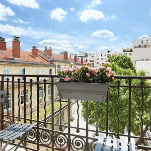 **** Aparthotel Yays Zola By Numa France